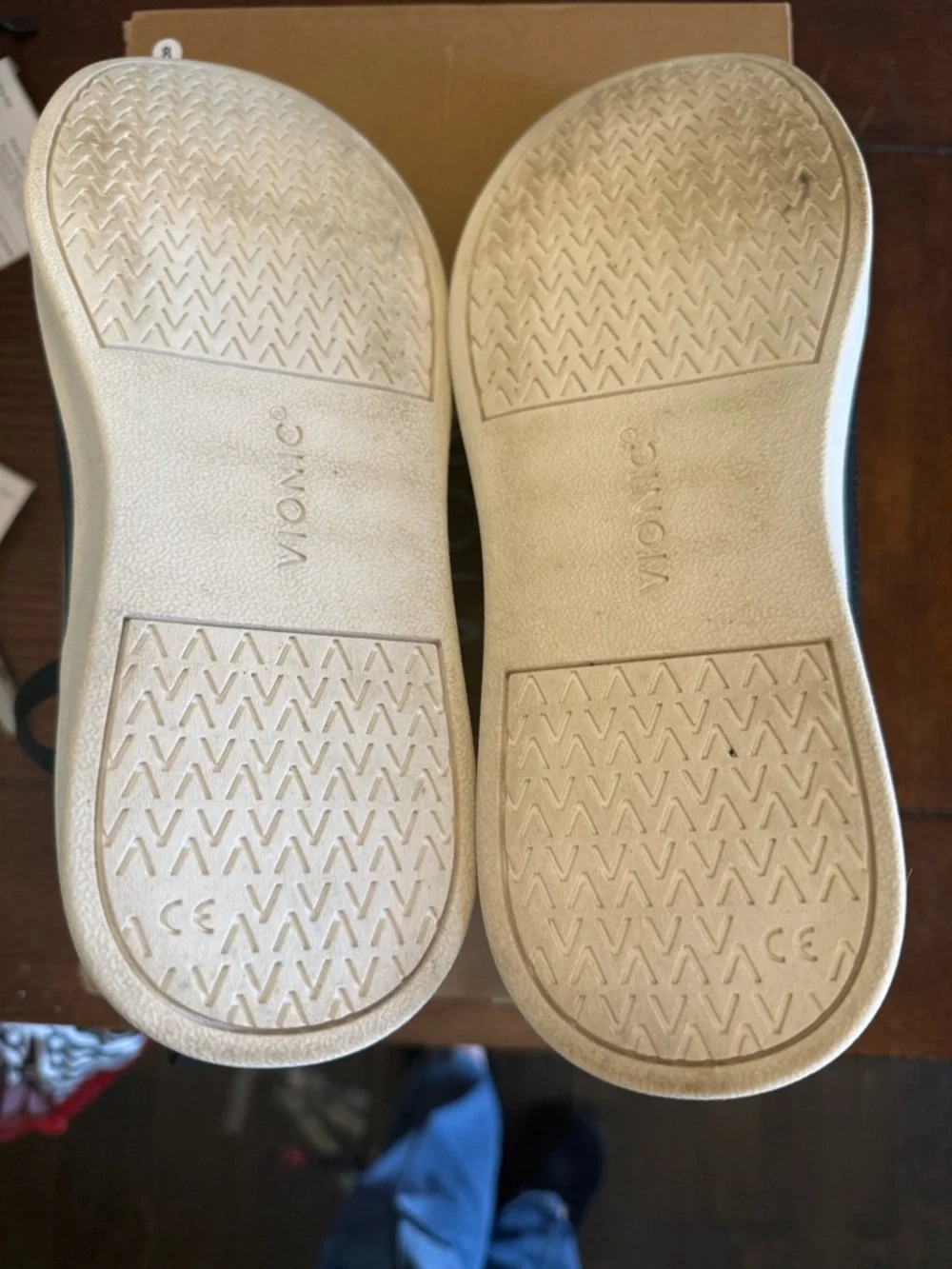 Vionic Winnie black leather sneakers‎ 10